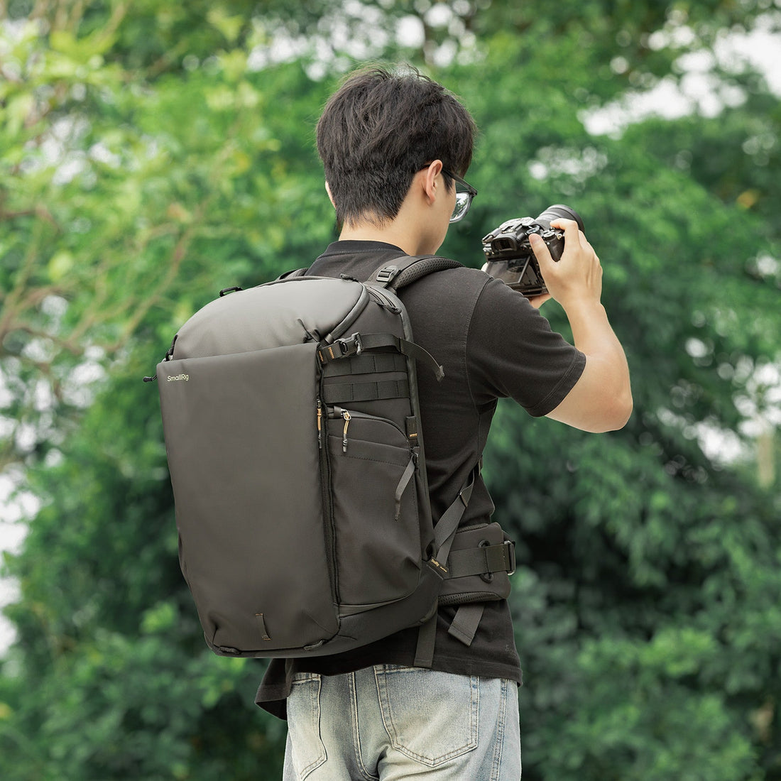 SmallRig S70 Multi-Device Kit and Outra 25: one mic kit for phone and camera, one bag for the whole shoot