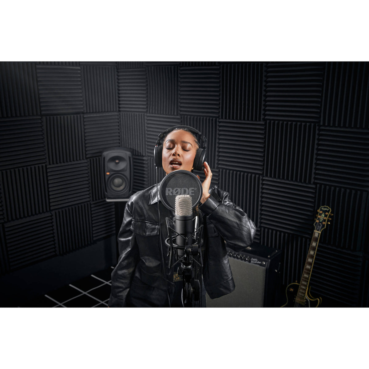 Rode NT1 Signature Series condenser microphone, in silver